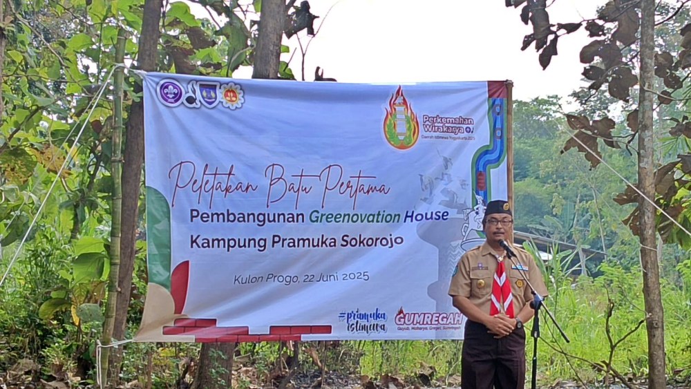Kak Danang Pimpin Peletakan Batu Pertama Pembangunan Greenovation House di Kampung Pramuka Sokorojo