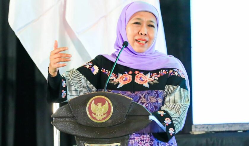 Dipanggil KPK, Khofifah Gubernur Jatim Ambil Cuti Hadiri Wisuda Putranya di Cina