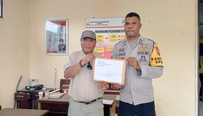 Kuasa Hukum Masyarakat Adat Soge Natarmage Laporkan Tiga Akun Facebook ke Polres Sikka