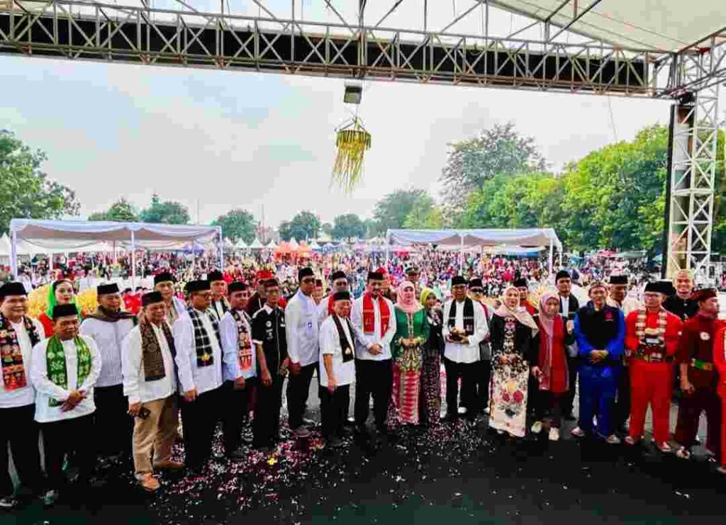 Walikota dan Ketua TP PKK Jaksel Hadiri Festival Budaya Kampung Petukangan
